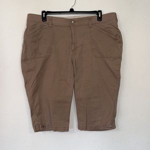 CLOSET CLEAR-OUT Lee Comfort Stretch Waistband Capris, taupe/tan color
